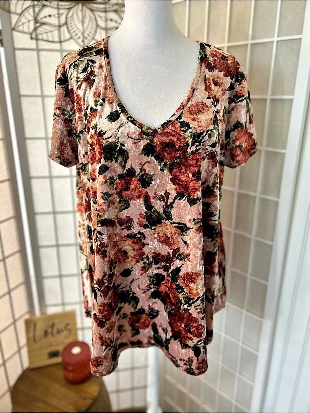 Picky Girl Floral Velvet Top – Estimated Large
